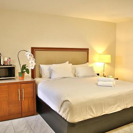 Travelodge By Wyndham Кресент-Сити Экстерьер фото