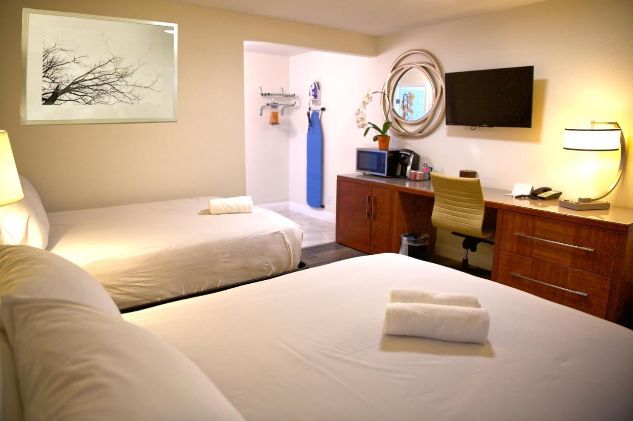 Travelodge By Wyndham Кресент-Сити Экстерьер фото
